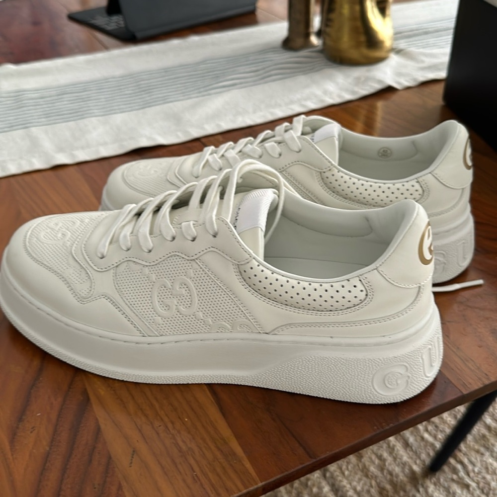 New Gucci sneakers. Size 42.